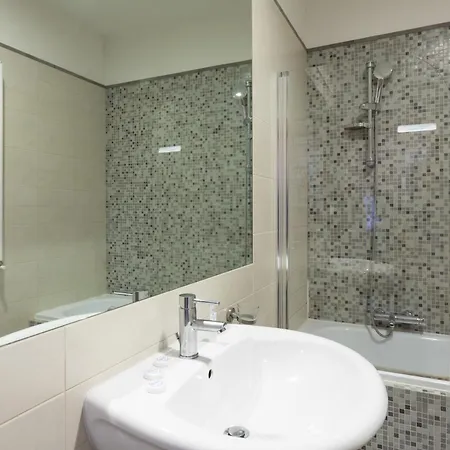 Elegant In Apartment Rome