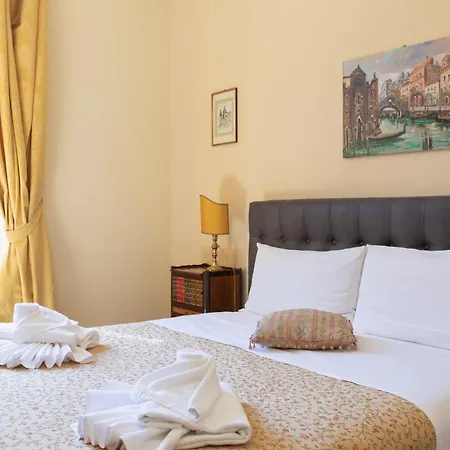 Elegant In Apartment Rome