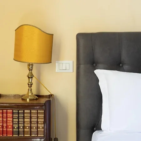 Elegant In Apartment Rome